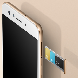 Gambar 3. Oppo F3 tersedia 2 Slot SIM dan 1 slot microSD (sumber: Oppo) Gambar 3. Oppo F3 tersedia 2 Slot SIM dan 1 slot microSD (sumber: Oppo)